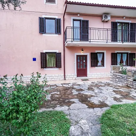 Marietta Holiday home Umag